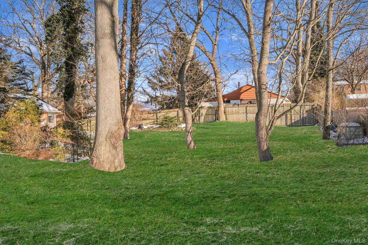 #7 photo, 21 Valleywood Drive, Huntington Station , NY 11746