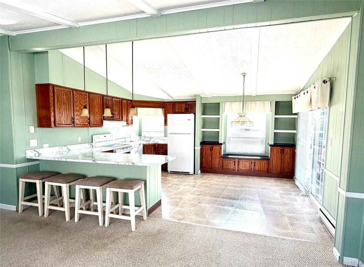 #3 photo, 16 Village Circle E, Manorville , NY 11949