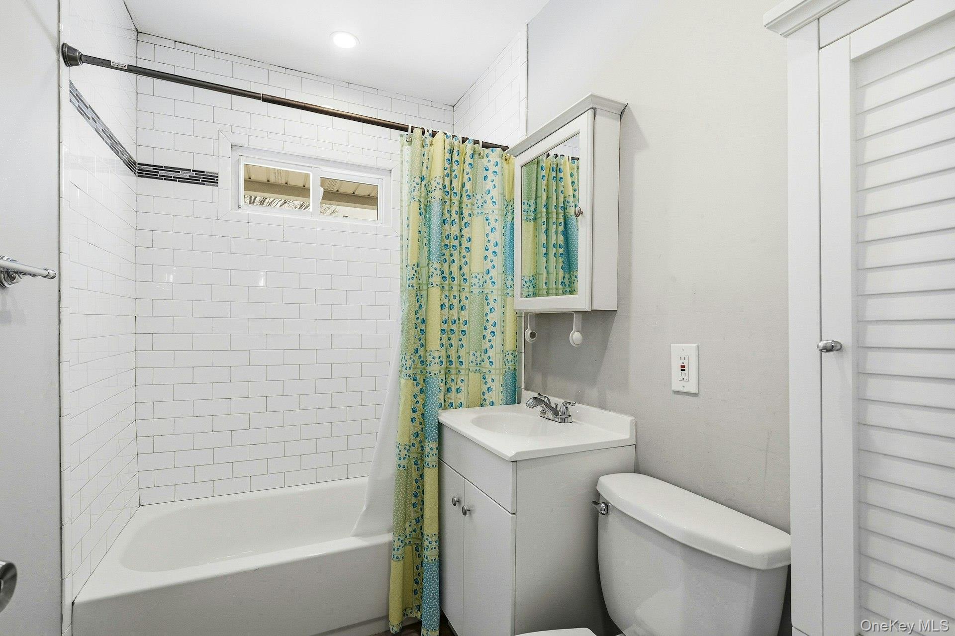 #18 photo, 23 Elm Drive W, 長島 Levittown , NY 11756