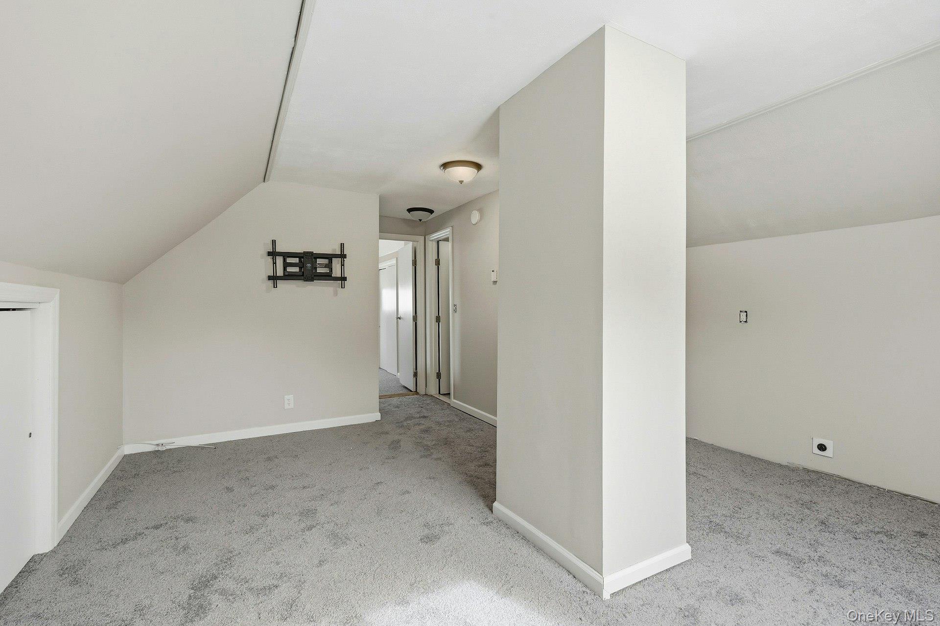 #20 photo, 23 Elm Drive W, 長島 Levittown , NY 11756