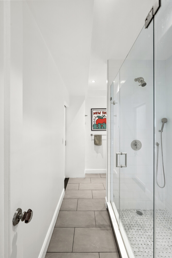 #7 photo, 24 5TH Avenue, Greenwich Village , NY 10011