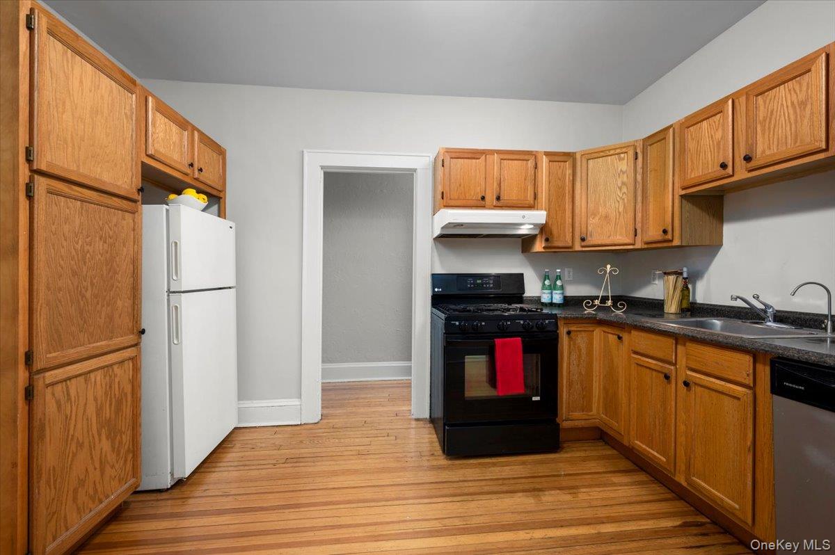 #3 photo, 548 Warburton Avenue, Hastings-on-Hudson , NY 10706