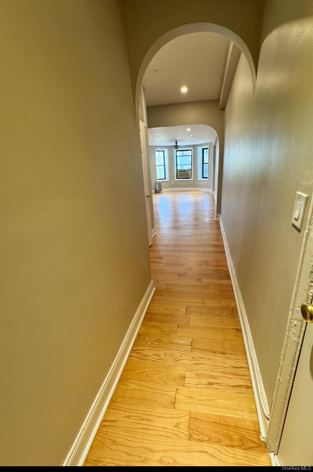 #2 photo, 754 Brady Avenue, Bronx , NY 10462