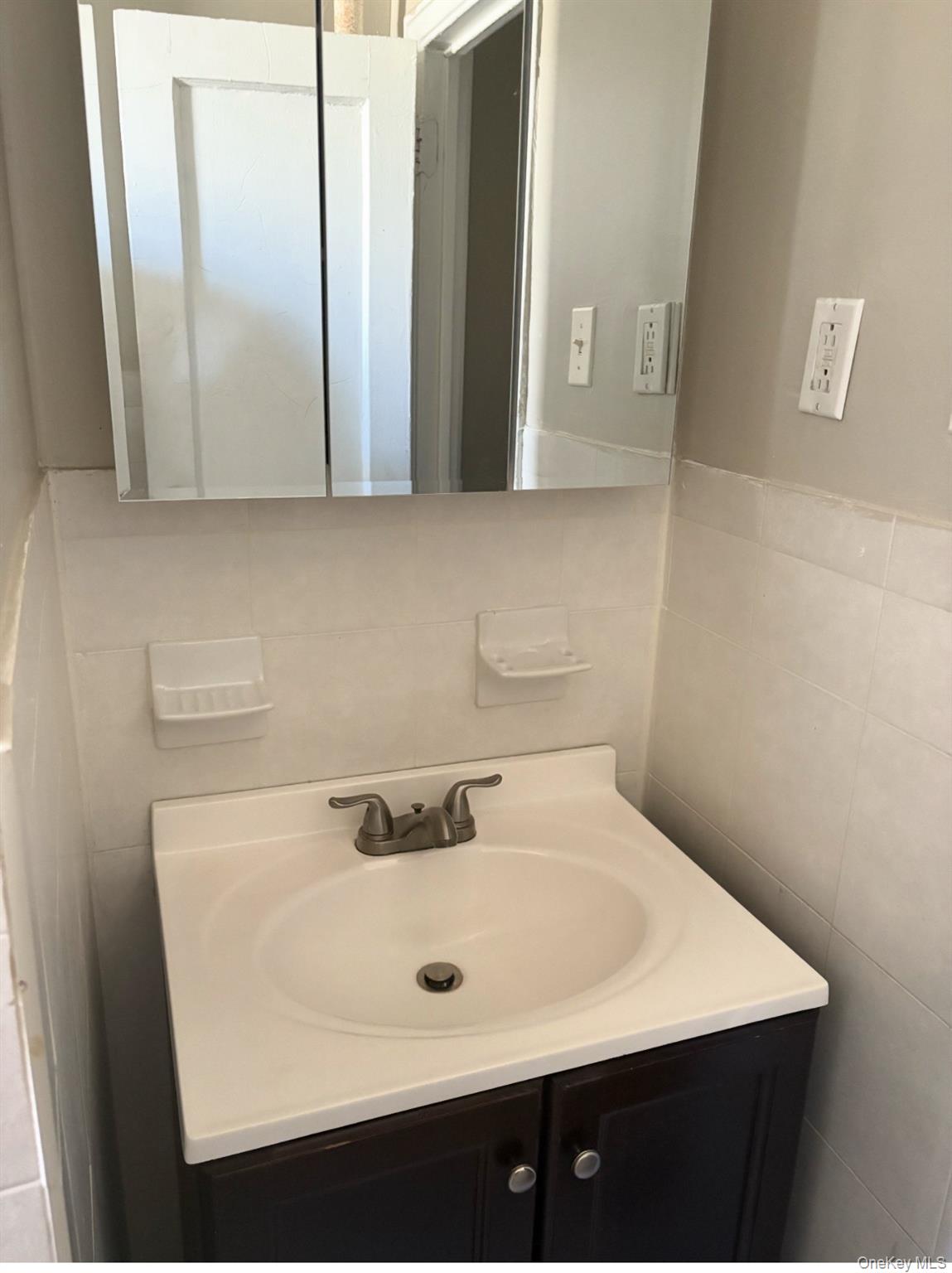 #3 photo, 754 Brady Avenue, Bronx , NY 10462