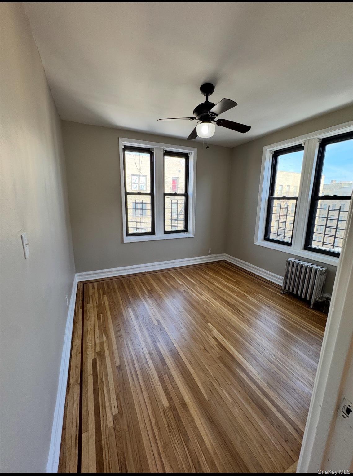 #4 photo, 754 Brady Avenue, Bronx , NY 10462