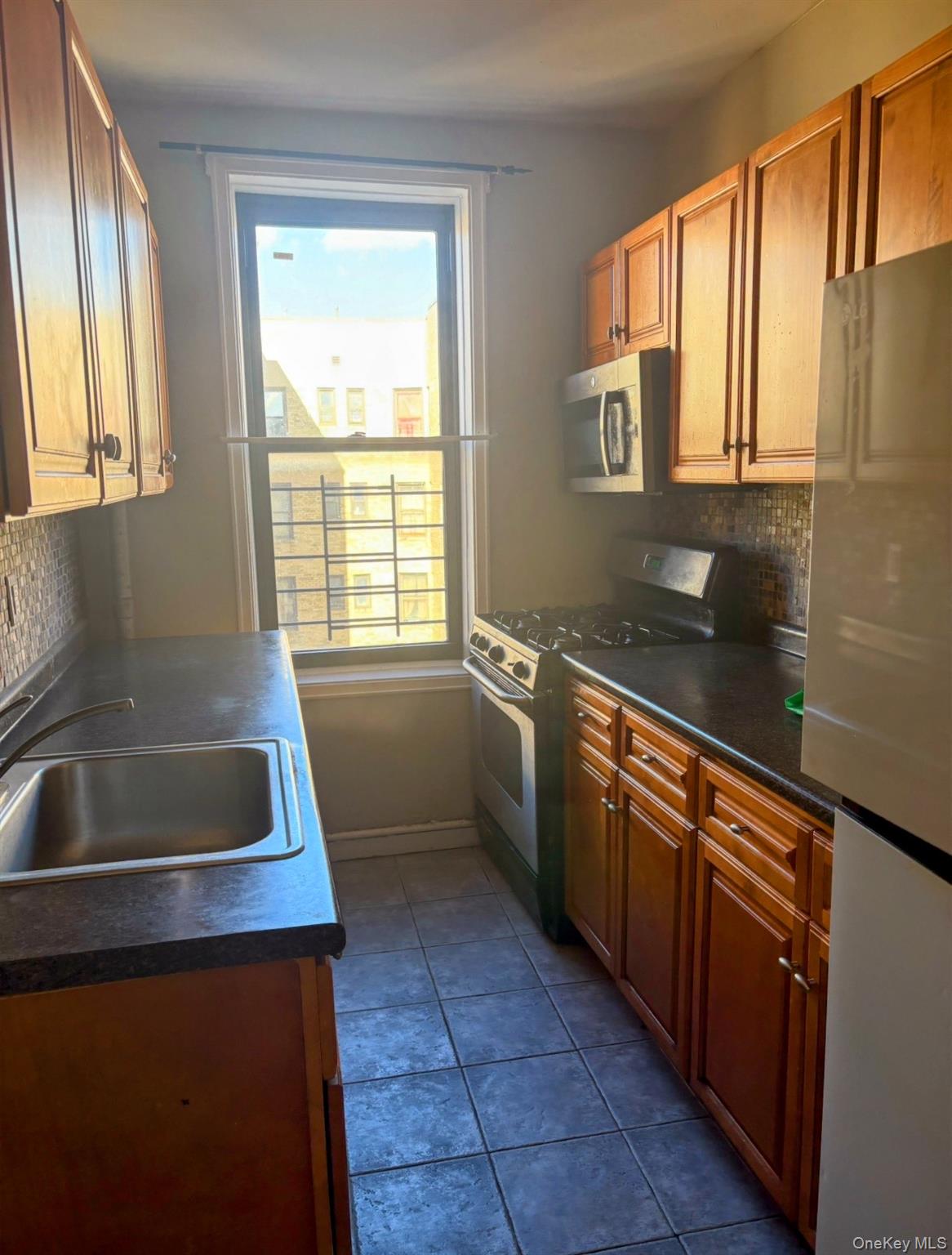 #6 photo, 754 Brady Avenue, Bronx , NY 10462