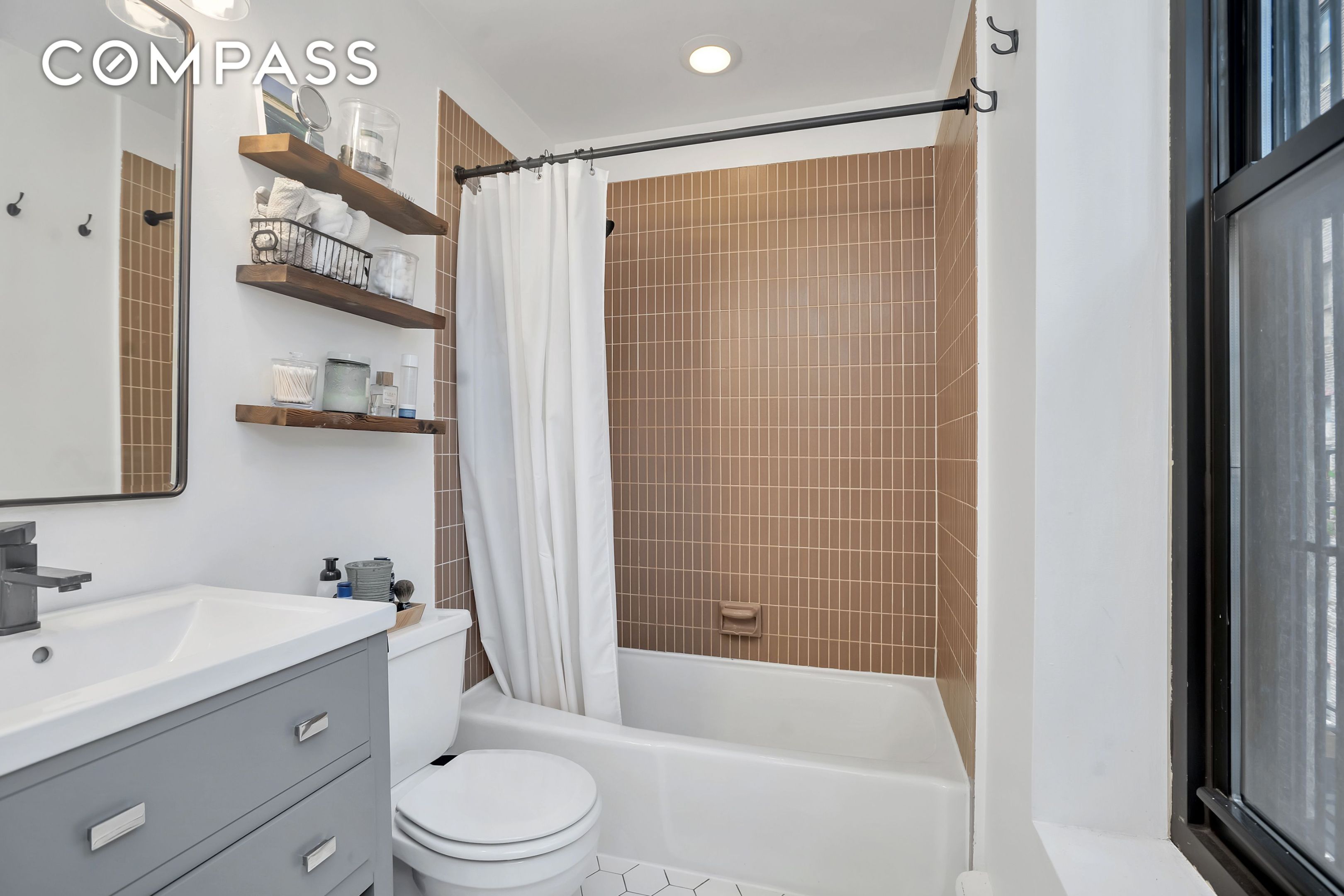 #7 photo, 255 W 95th Street, Upper West Side , NY 10025