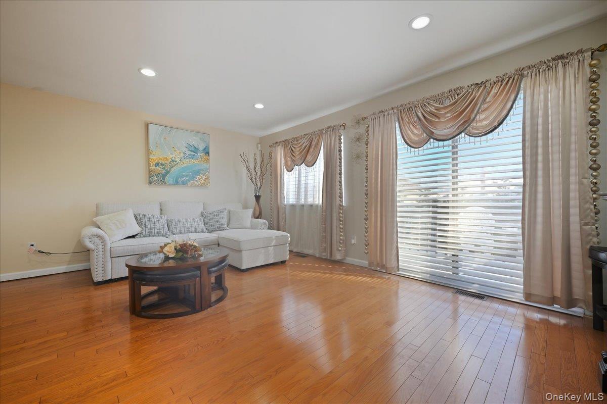 #18 photo, 1790 Front Street, East Meadow , NY 11554