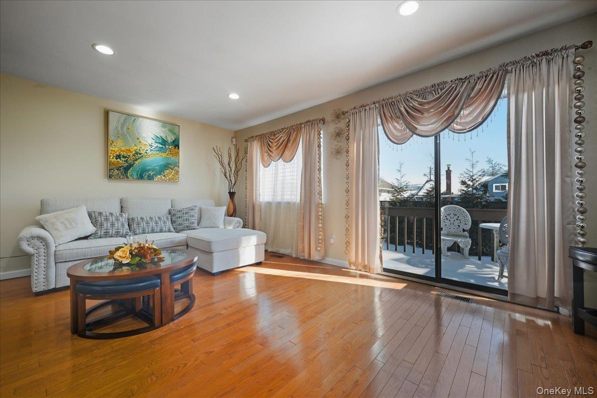 #19 photo, 1790 Front Street, East Meadow , NY 11554