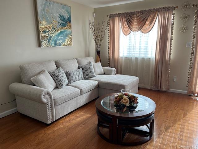 #2 photo, 1790 Front Street, 롱 아일랜드 East Meadow , NY 11554