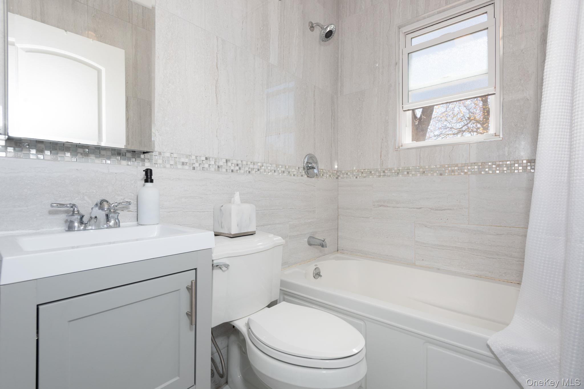 #18 photo, 360 W 262nd Street, Бронкс ‖ Bronx , NY 10471