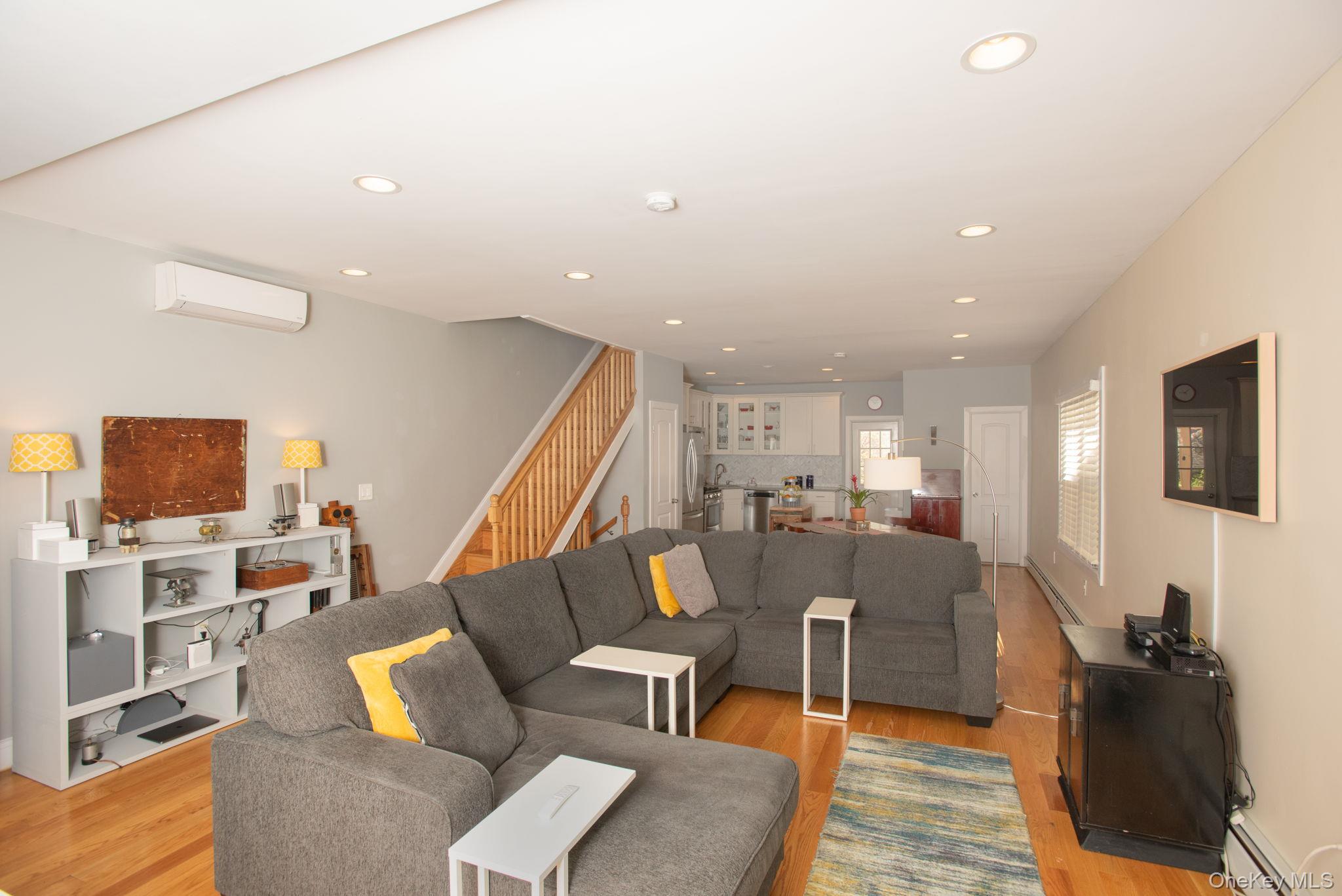 #8 photo, 360 W 262nd Street, Бронкс ‖ Bronx , NY 10471