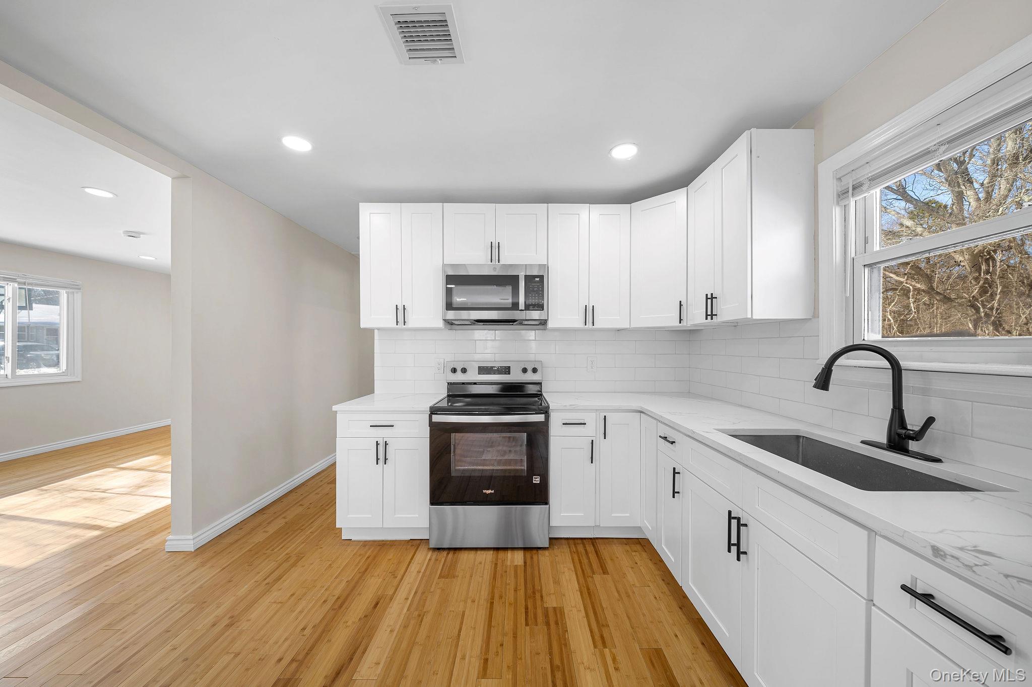 #13 photo, 17 Nelson Place, מחוז סאפוק Mastic , NY 11950