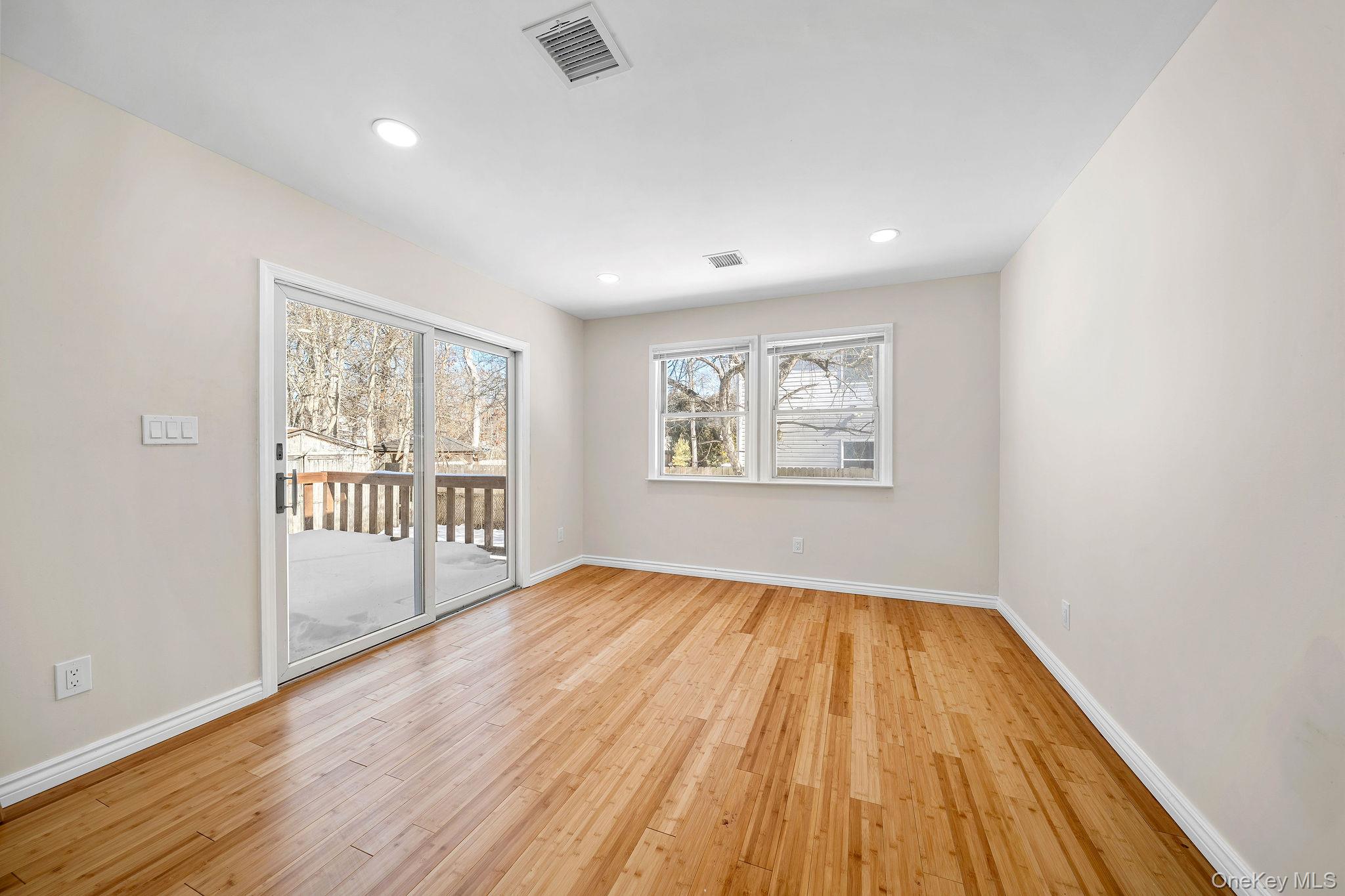 #14 photo, 17 Nelson Place, מחוז סאפוק Mastic , NY 11950