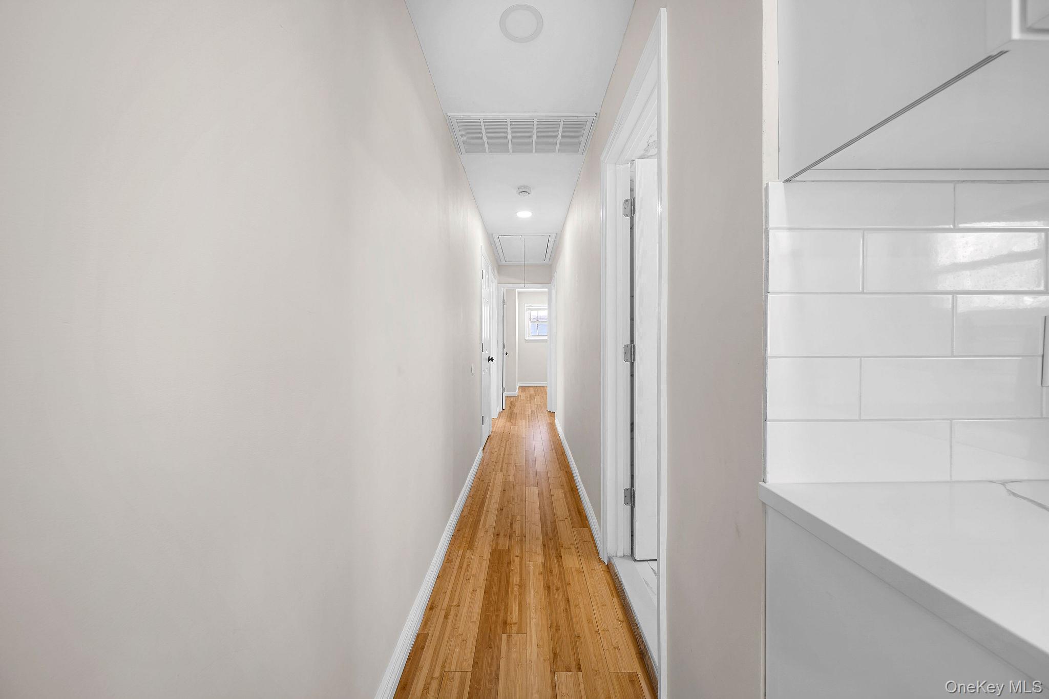 #16 photo, 17 Nelson Place, מחוז סאפוק Mastic , NY 11950