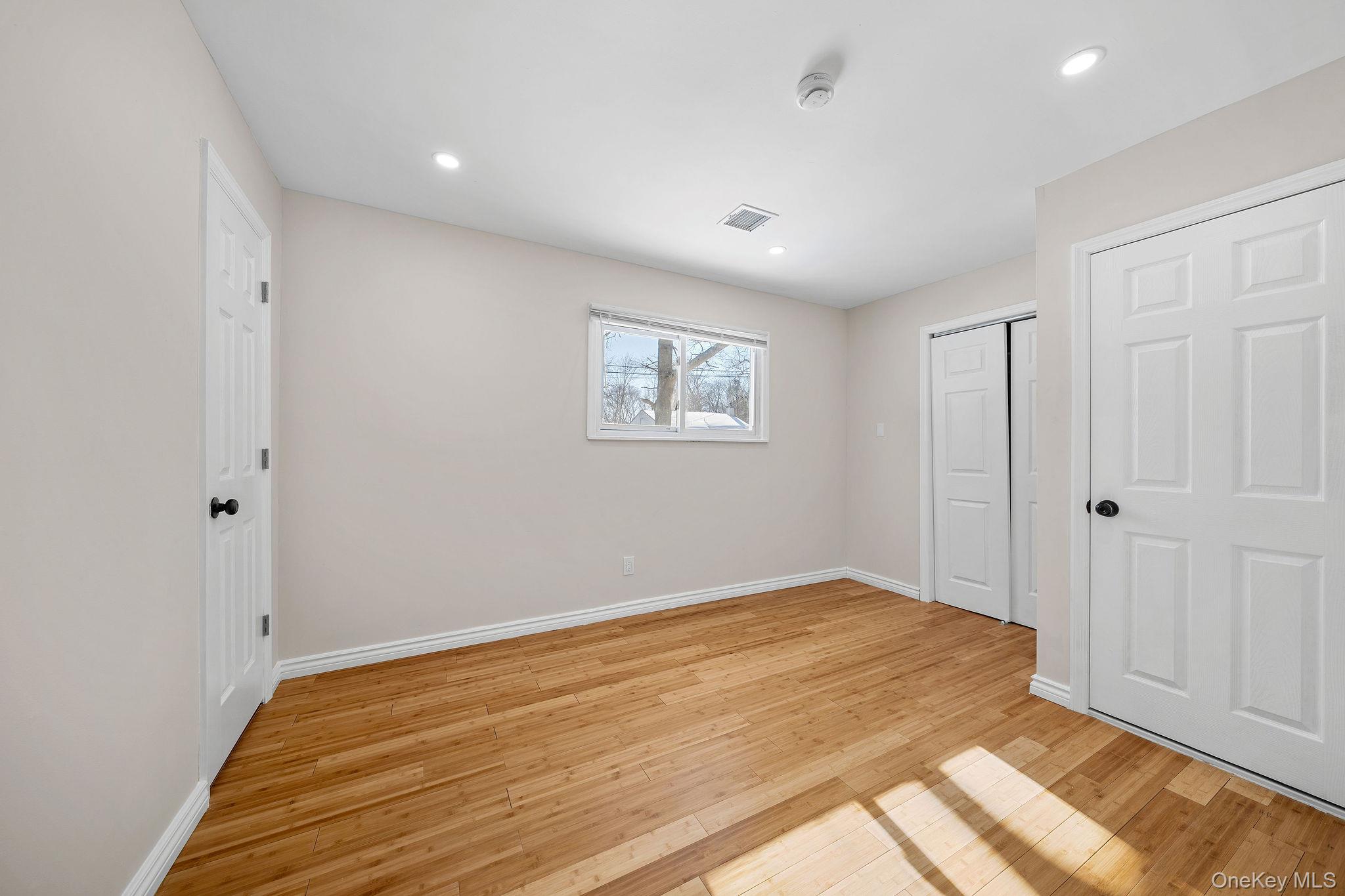 #18 photo, 17 Nelson Place, מחוז סאפוק Mastic , NY 11950