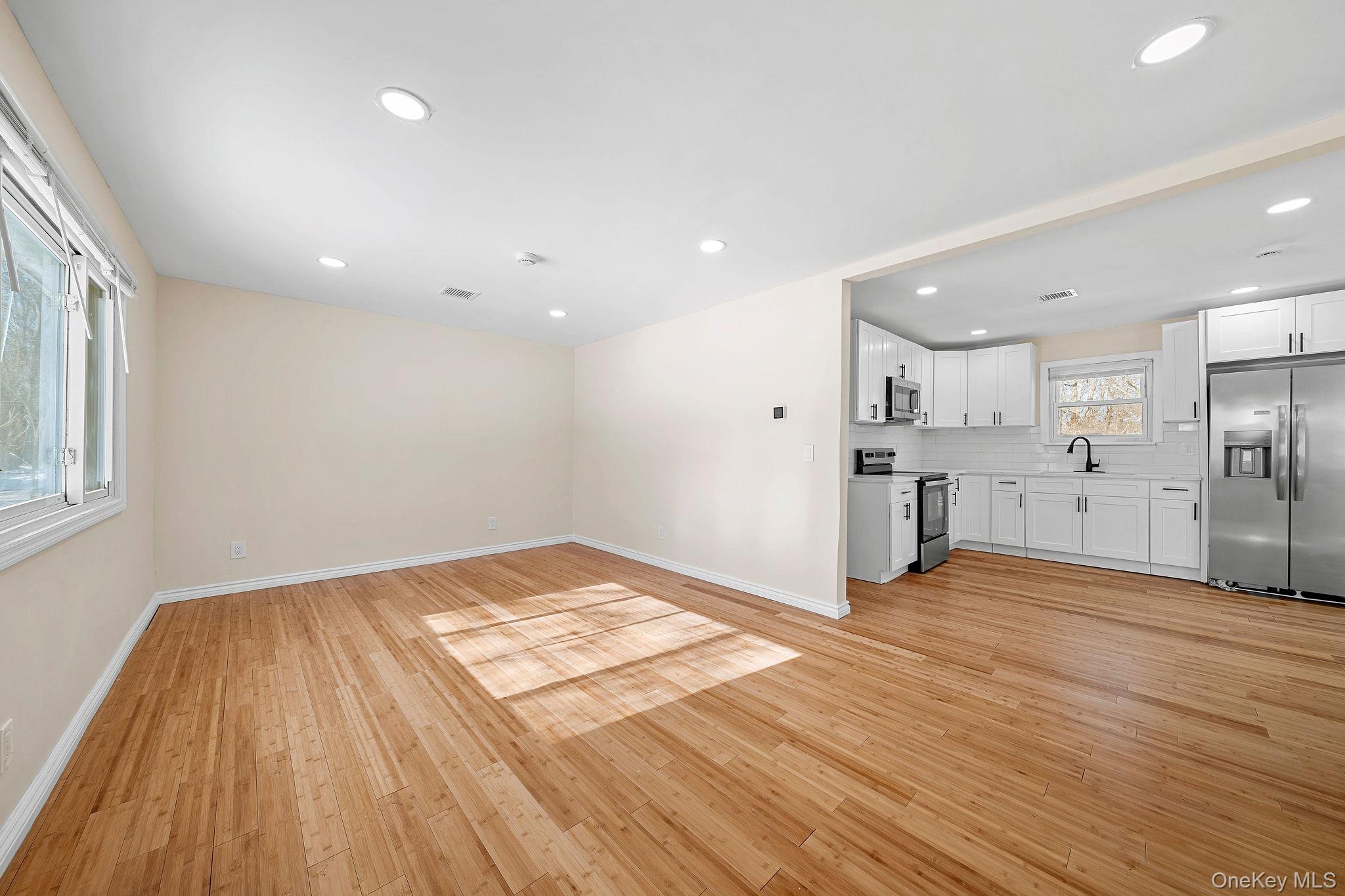 #8 photo, 17 Nelson Place, מחוז סאפוק Mastic , NY 11950