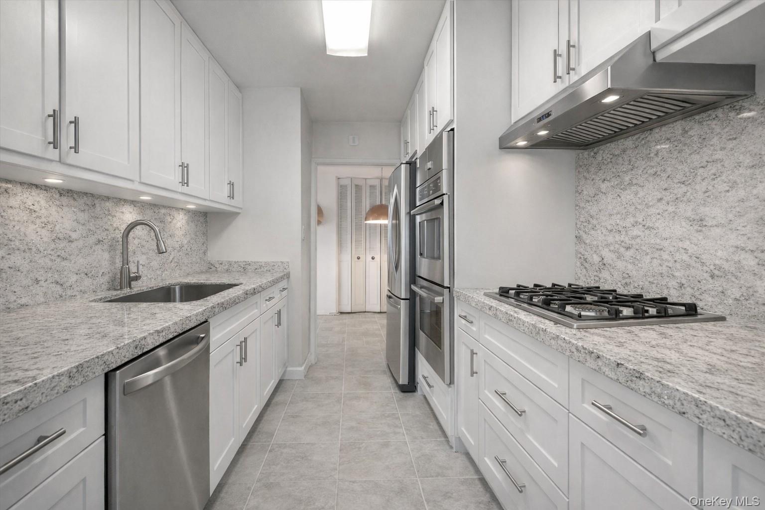 #8 photo, 66-36 Yellowstone Boulevard, Forest Hills , NY 11375