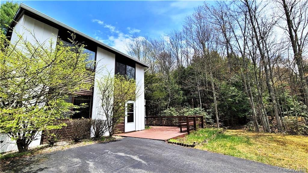 #2 photo, 52 Medallion Road, Kiamesha Lake , NY 12751