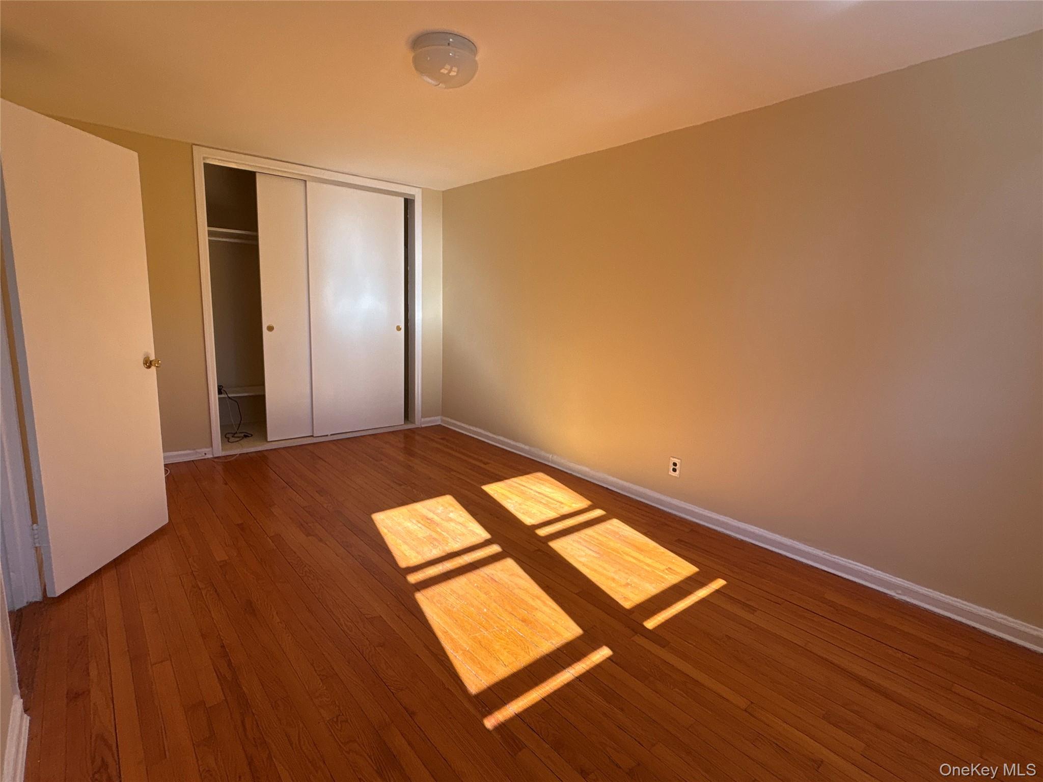 #13 photo, 25 Dolphin Green, नासाउ काउंटी Port Washington , NY 11050