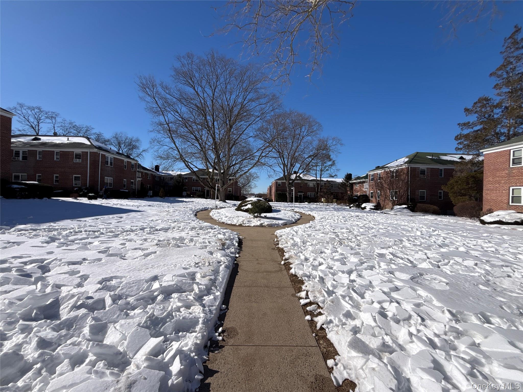 #20 photo, 25 Dolphin Green, नासाउ काउंटी Port Washington , NY 11050