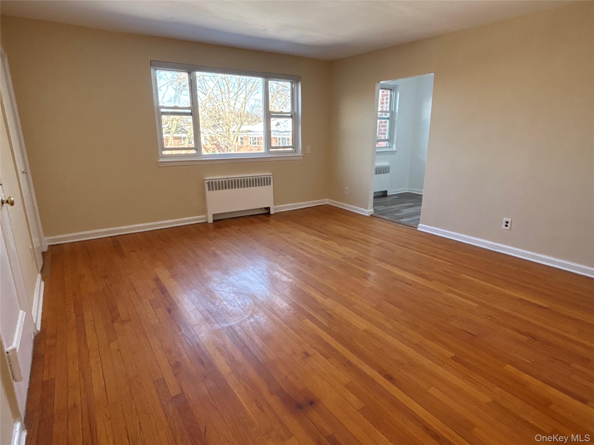 #3 photo, 25 Dolphin Green, नासाउ काउंटी Port Washington , NY 11050