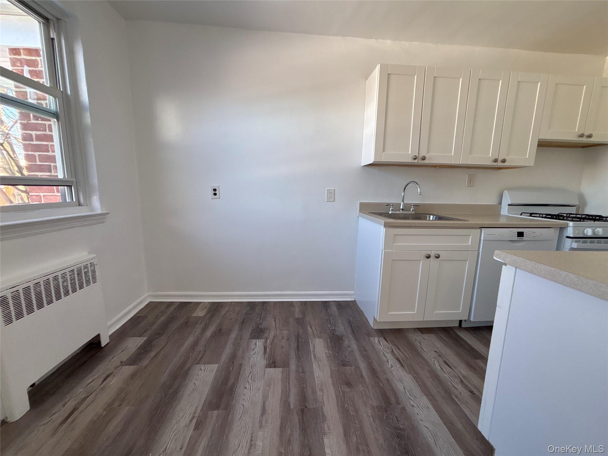 #8 photo, 25 Dolphin Green, नासाउ काउंटी Port Washington , NY 11050