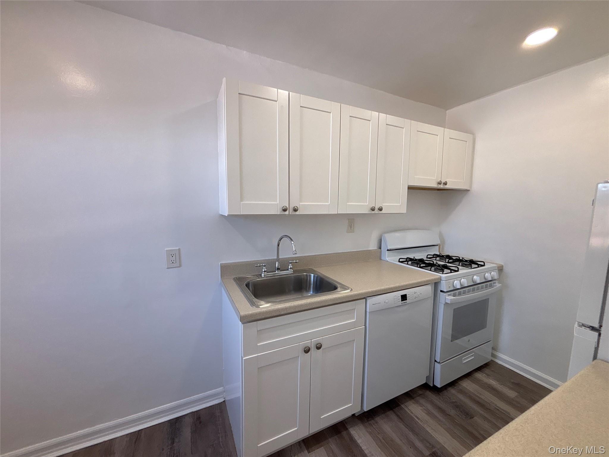 #9 photo, 25 Dolphin Green, नासाउ काउंटी Port Washington , NY 11050