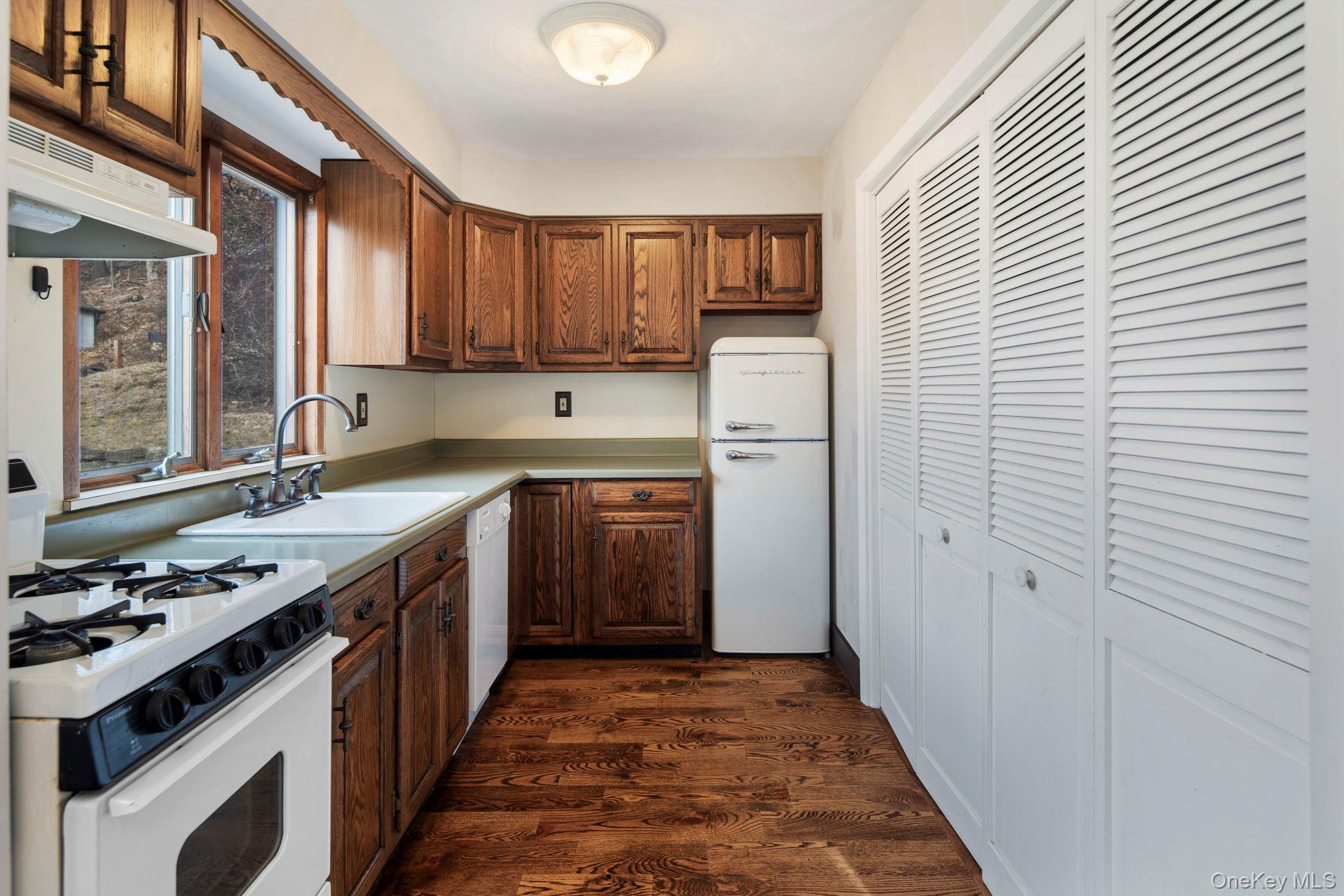 #12 photo, 689 South Mountain Road, New City , NY 10956