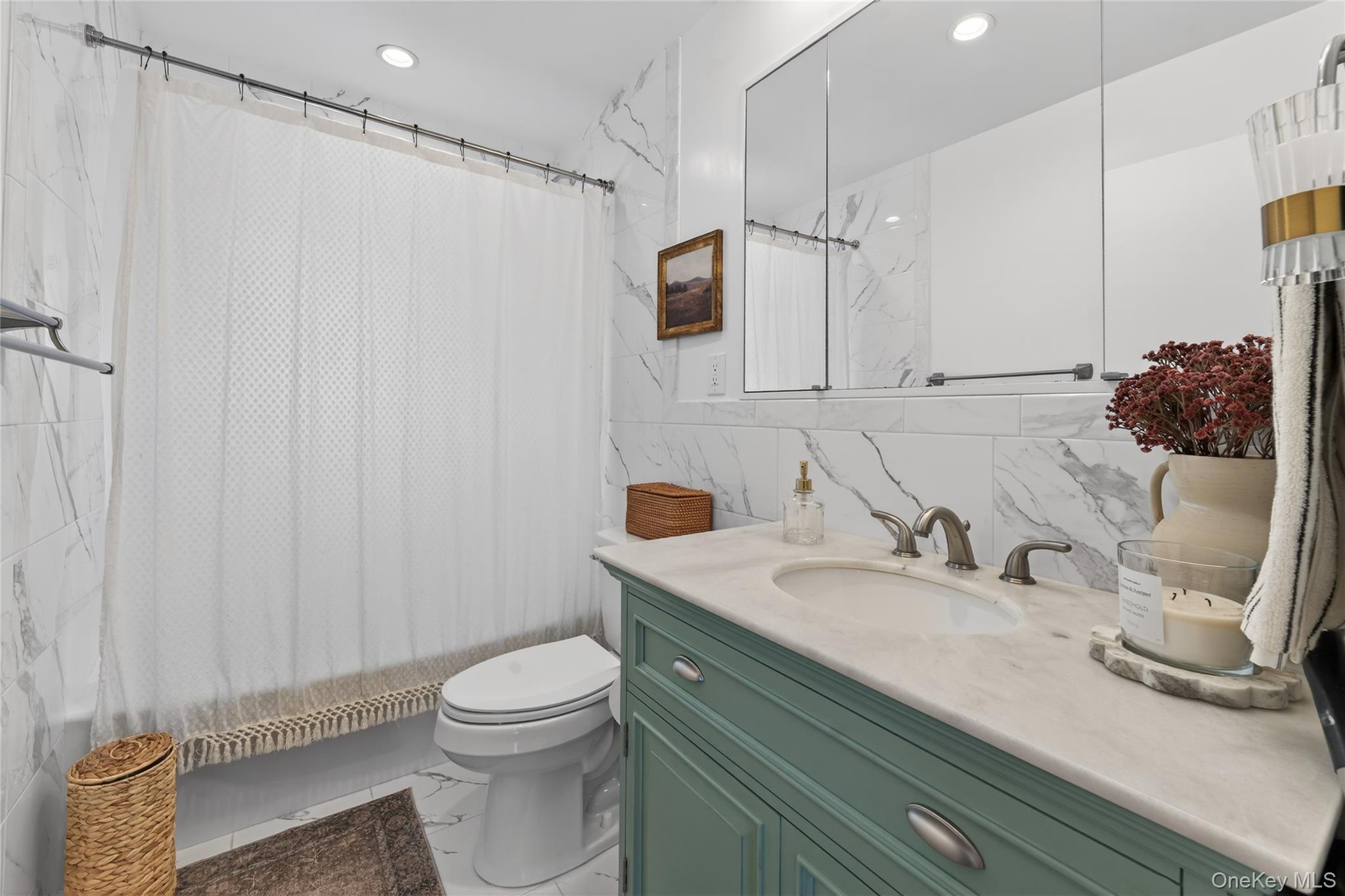 #15 photo, 1024 Oaks Drive, Franklin Square , NY 11010