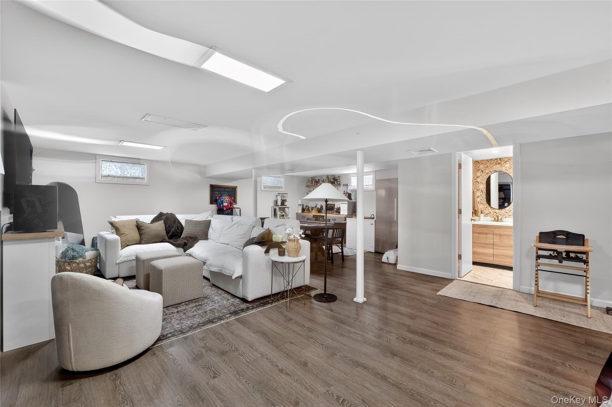 #16 photo, 1024 Oaks Drive, Franklin Square , NY 11010