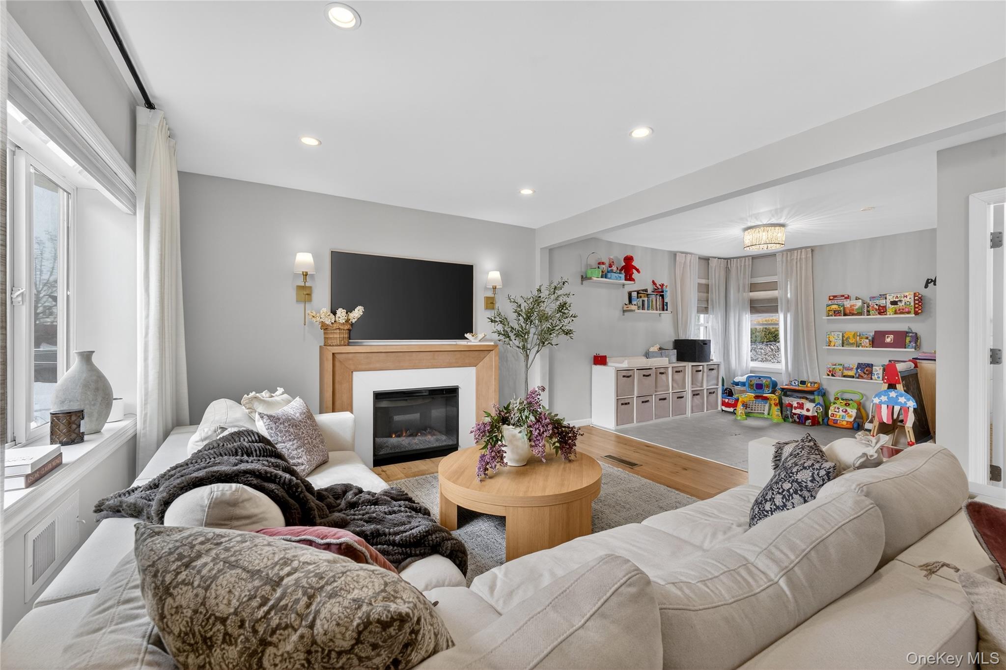 #4 photo, 1024 Oaks Drive, Franklin Square , NY 11010