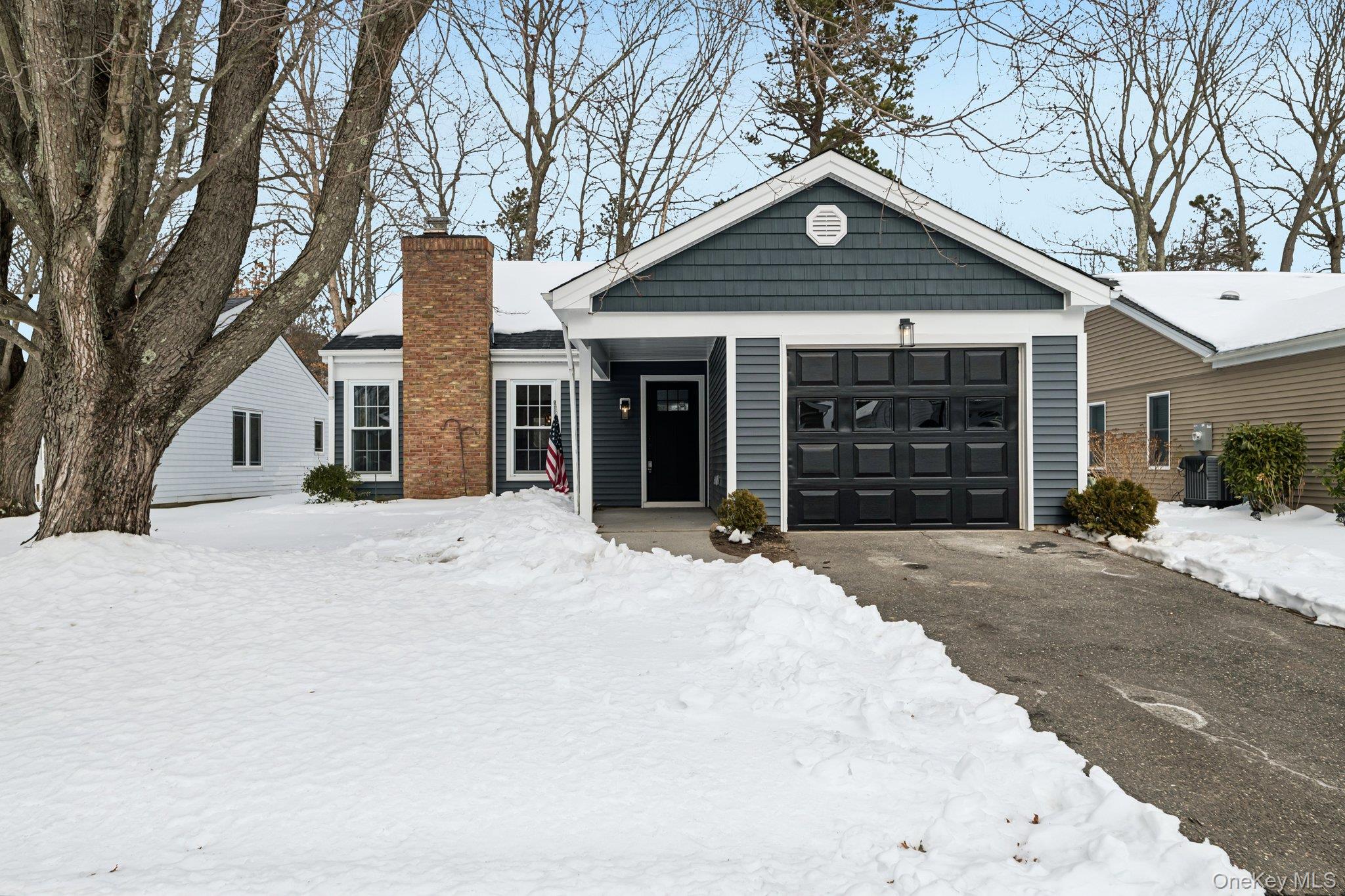 #1 photo, 304 Kingston Court, מחוז סאפוק Ridge , NY 11961