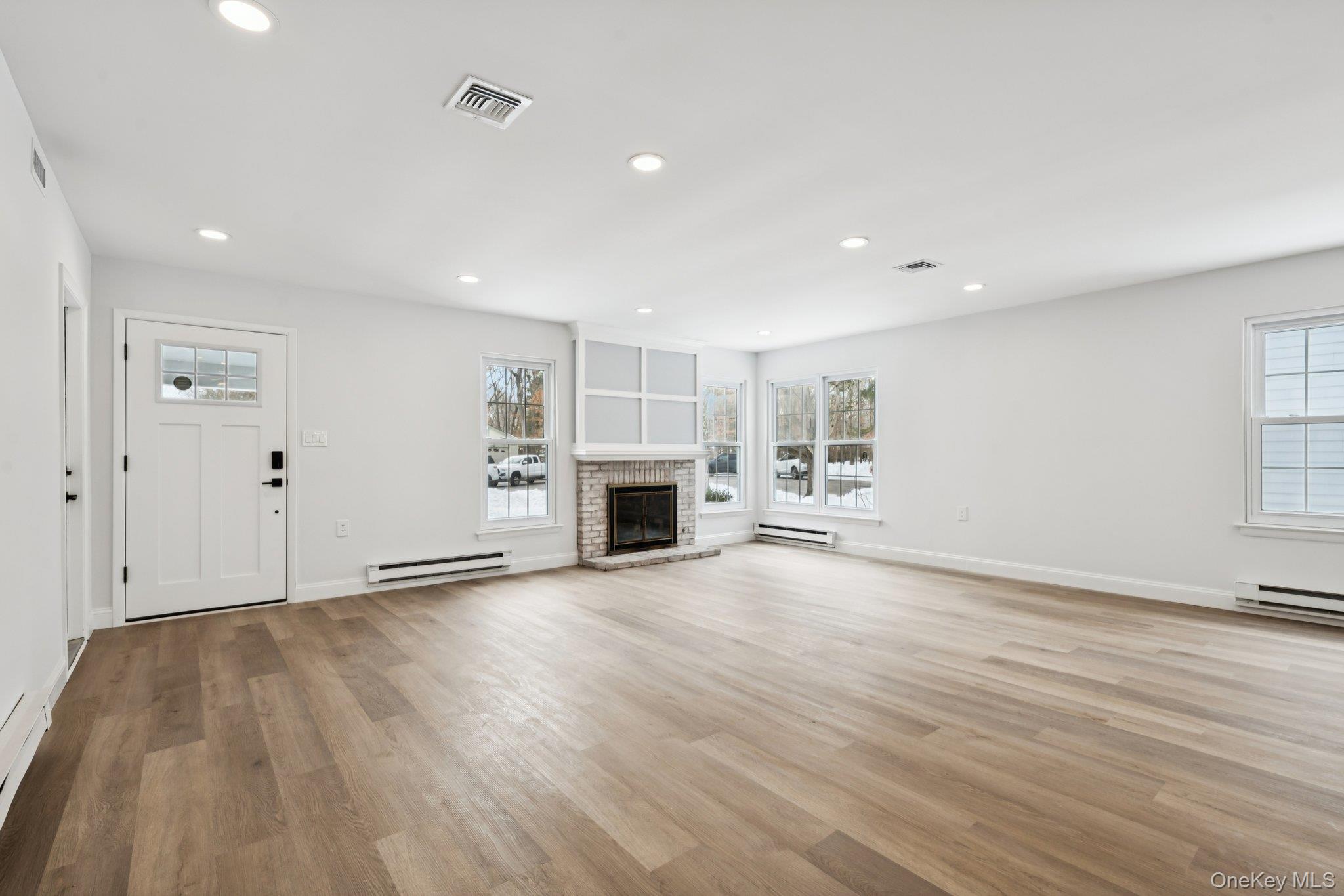 #10 photo, 304 Kingston Court, מחוז סאפוק Ridge , NY 11961