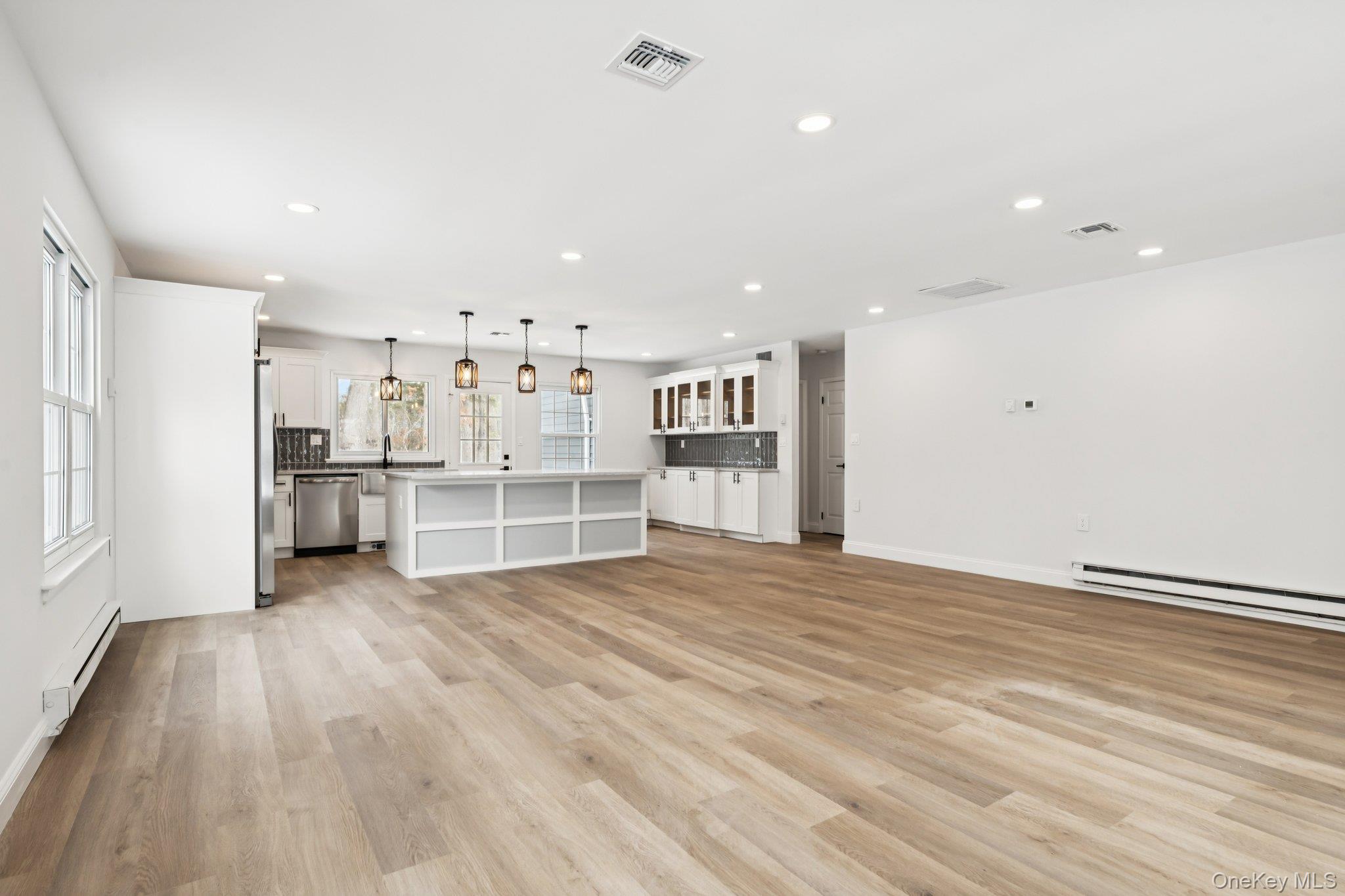 #13 photo, 304 Kingston Court, מחוז סאפוק Ridge , NY 11961