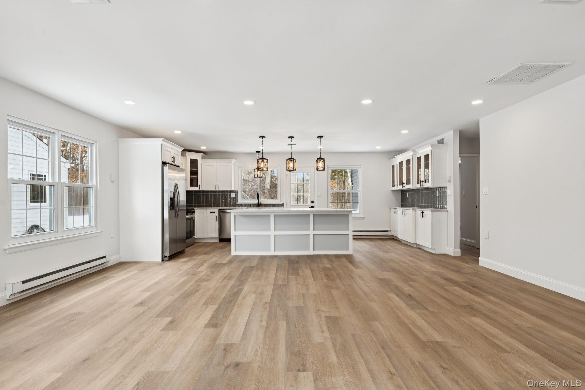 #5 photo, 304 Kingston Court, מחוז סאפוק Ridge , NY 11961