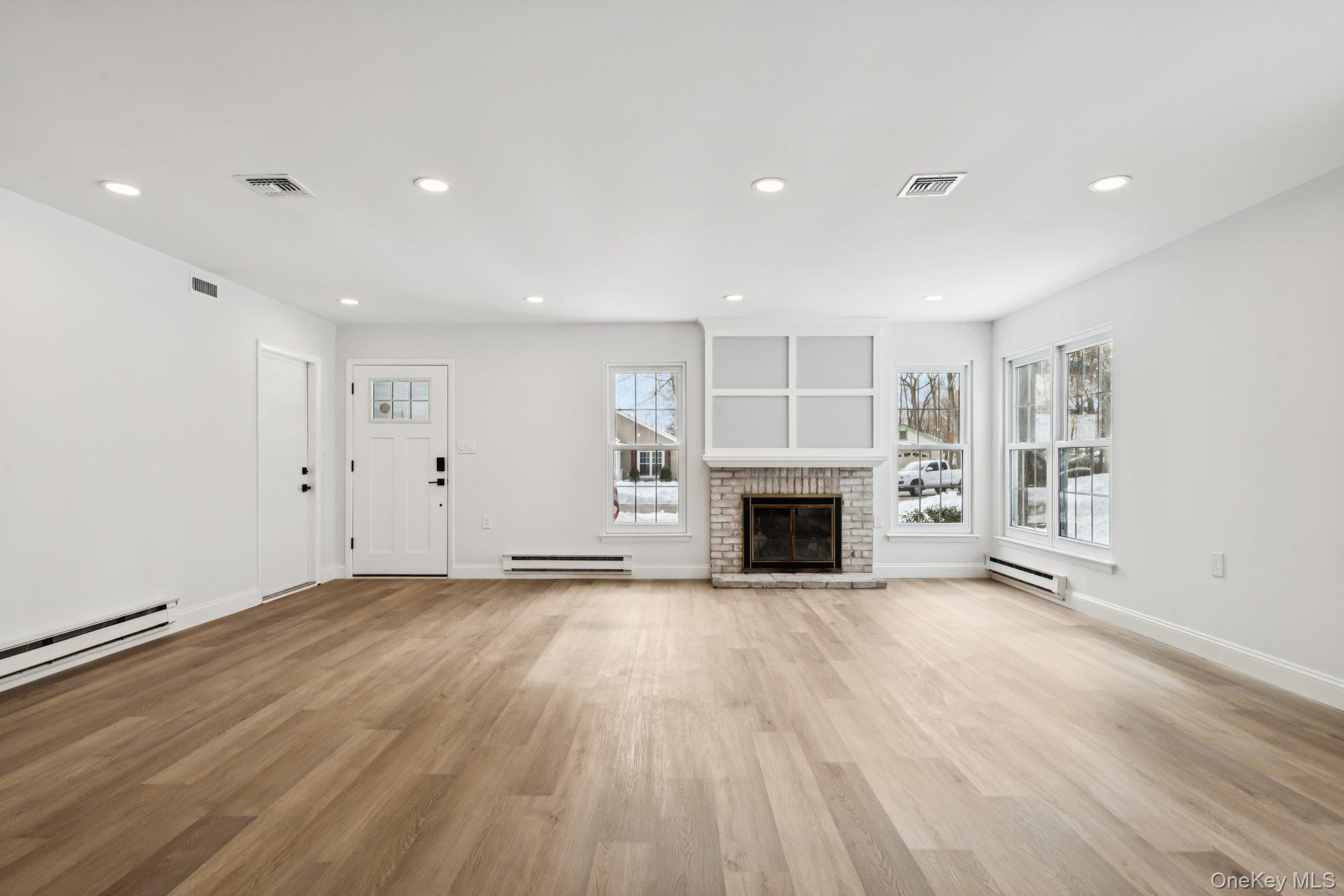 #8 photo, 304 Kingston Court, מחוז סאפוק Ridge , NY 11961