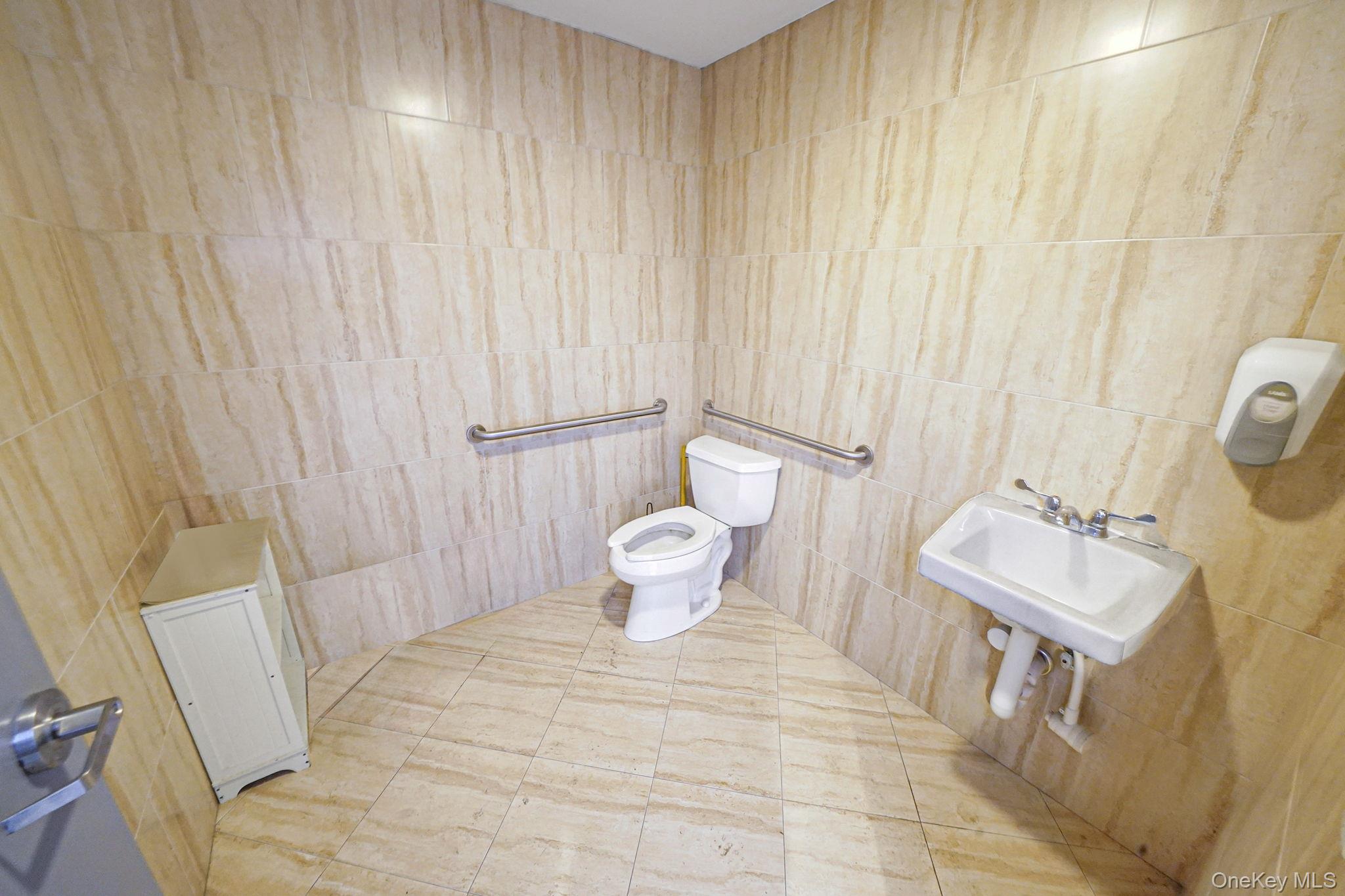 #8 photo, 1601 Arctic Avenue, सफ़ोक काउंटी Bohemia , NY 11716