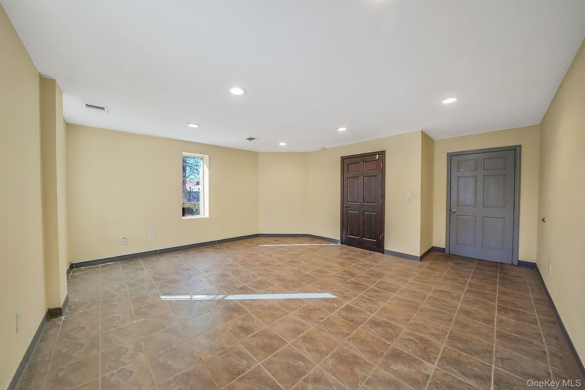 #9 photo, 1601 Arctic Avenue, सफ़ोक काउंटी Bohemia , NY 11716