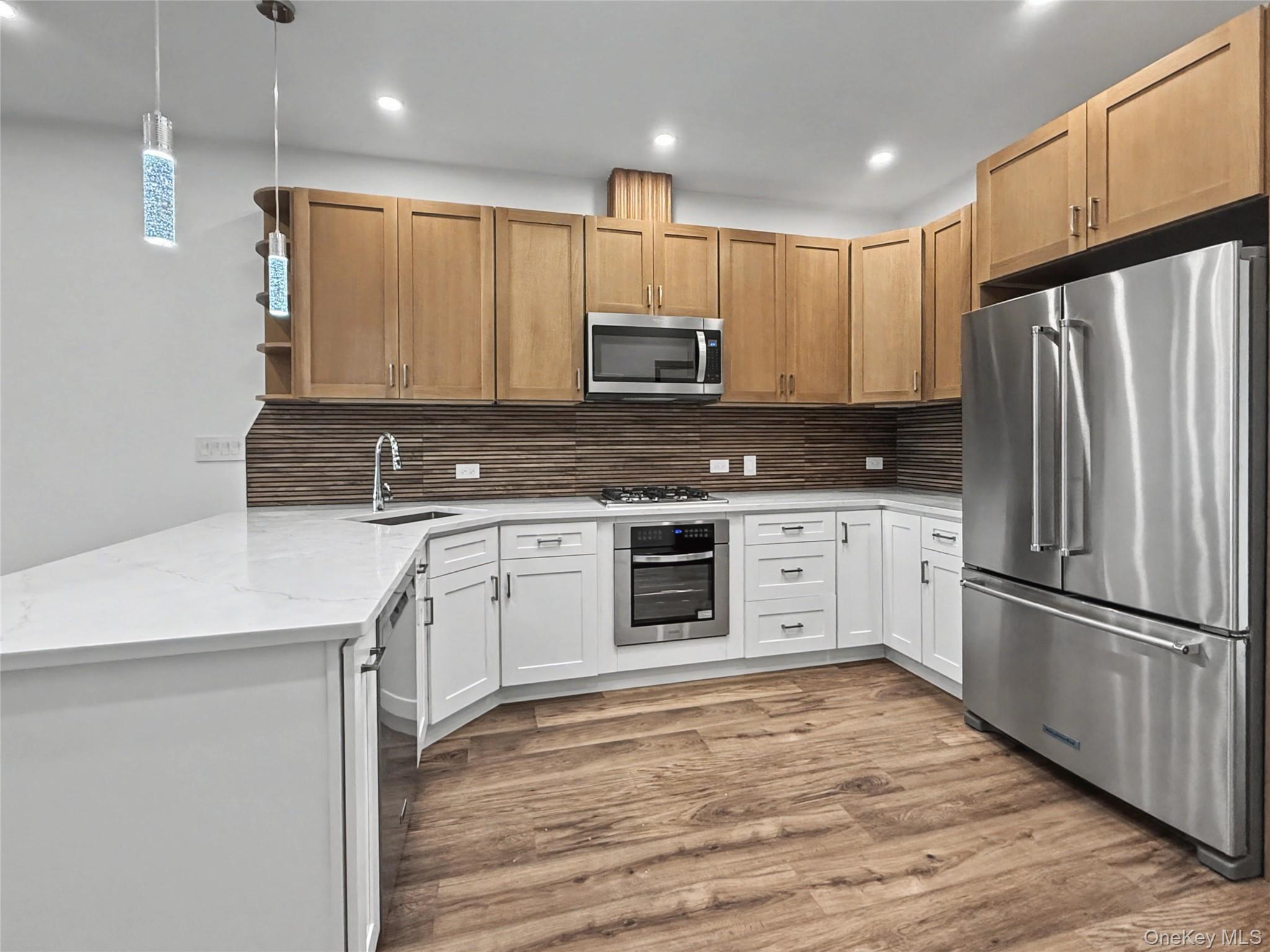 #1 photo, 7111 72nd Street, 뉴욕퀸즈 Glendale , NY 11385