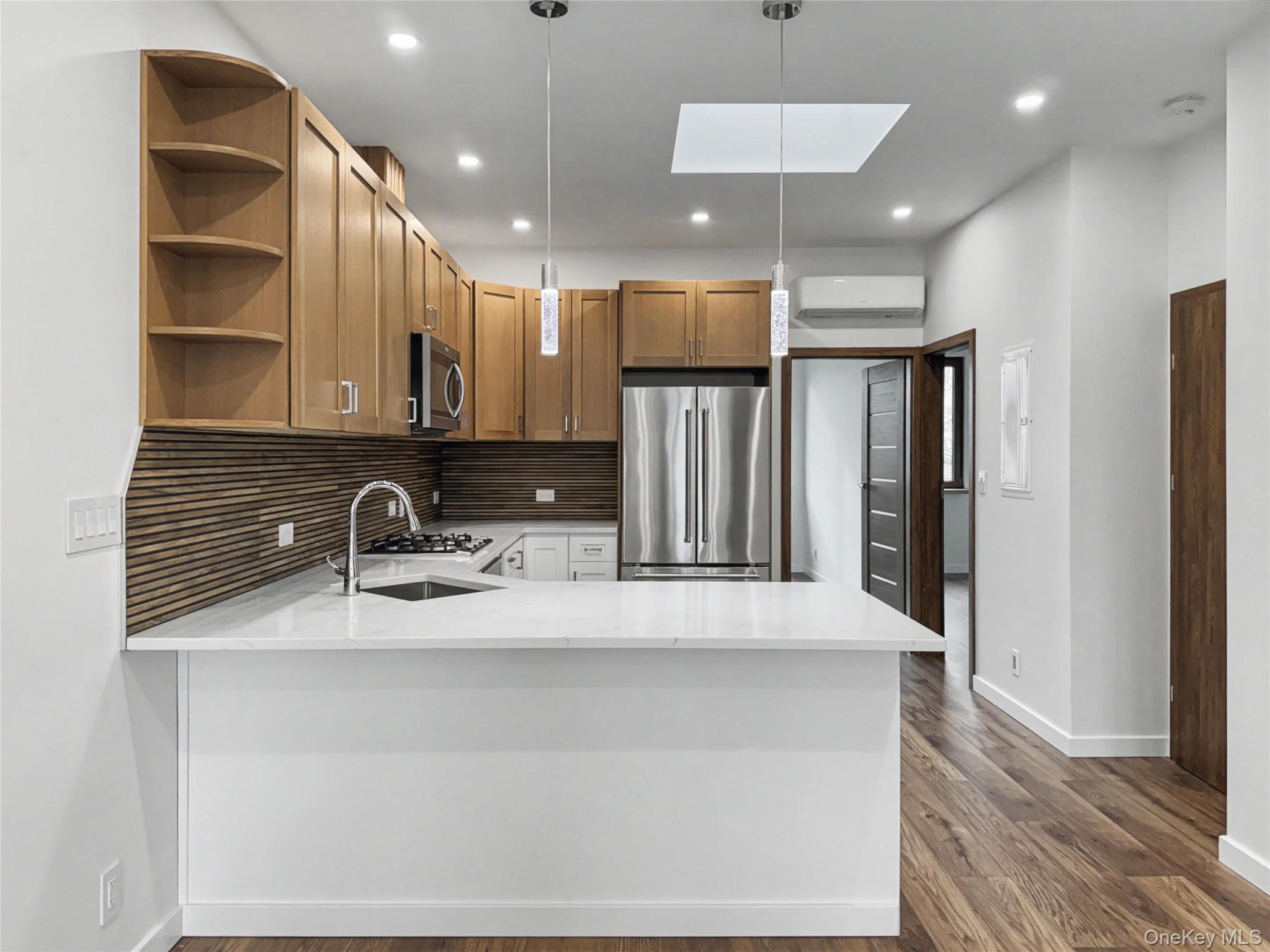 #2 photo, 7111 72nd Street, 뉴욕퀸즈 Glendale , NY 11385