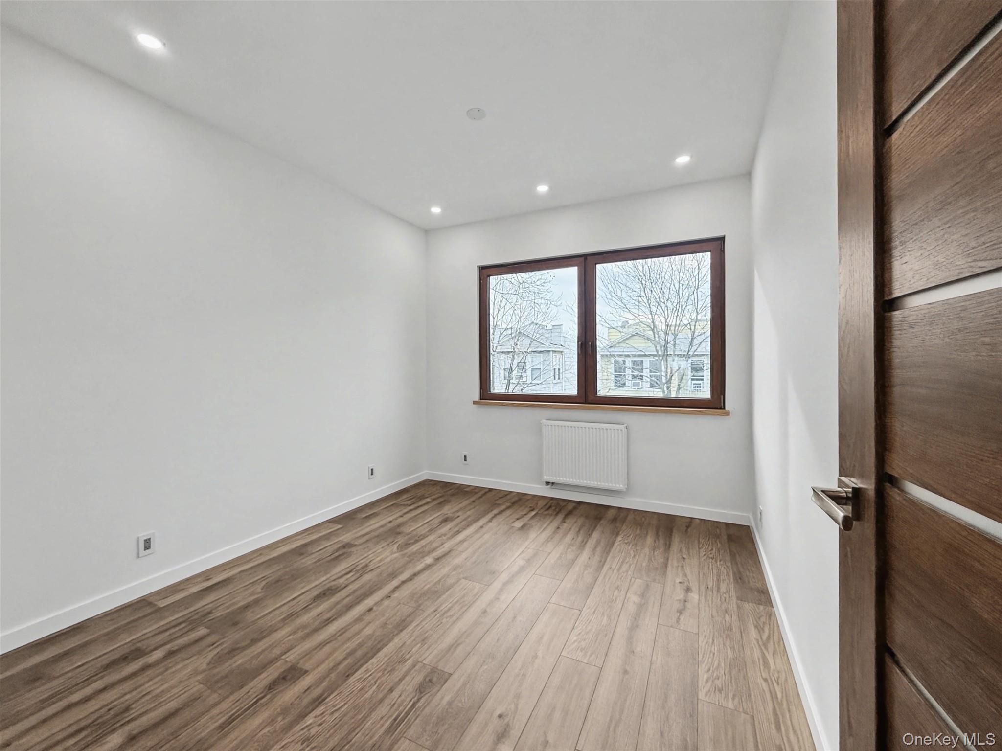 #4 photo, 7111 72nd Street, 뉴욕퀸즈 Glendale , NY 11385