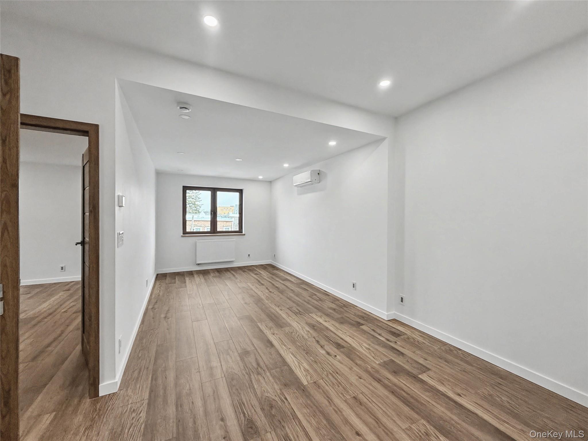 #5 photo, 7111 72nd Street, 뉴욕퀸즈 Glendale , NY 11385