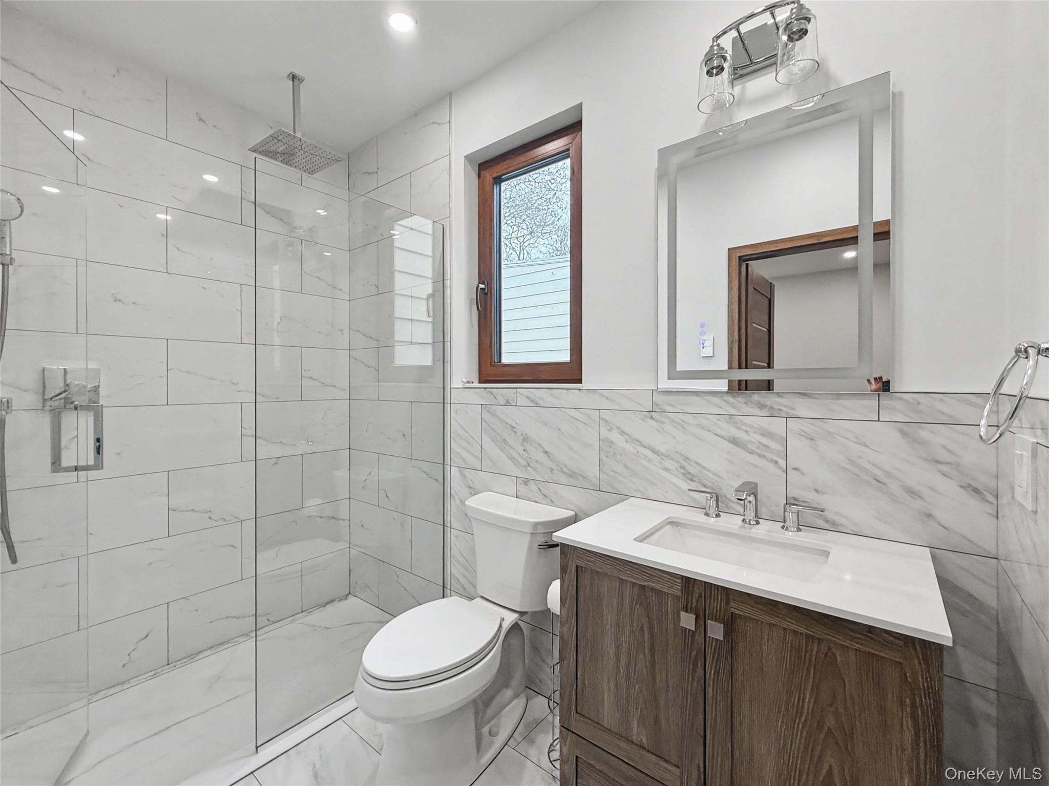 #8 photo, 7111 72nd Street, 뉴욕퀸즈 Glendale , NY 11385