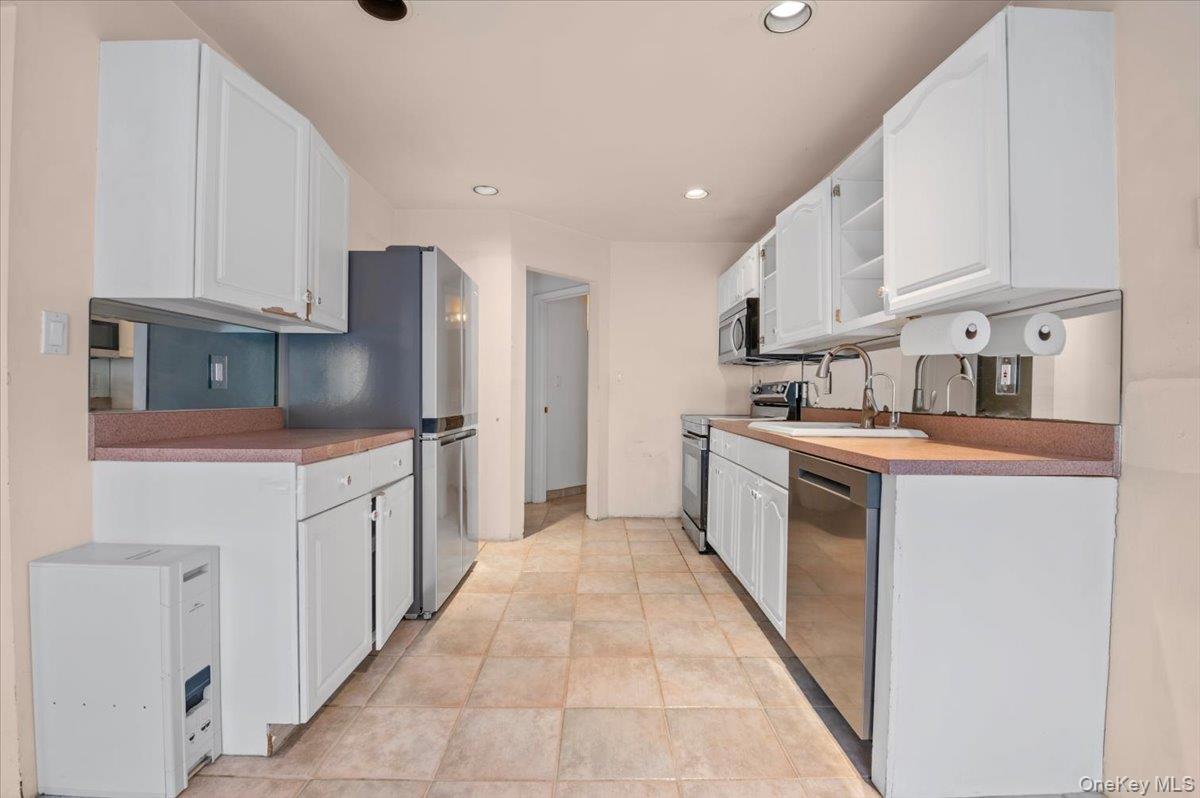 #14 photo, 205 Fairfield Drive, Holbrook , NY 11741