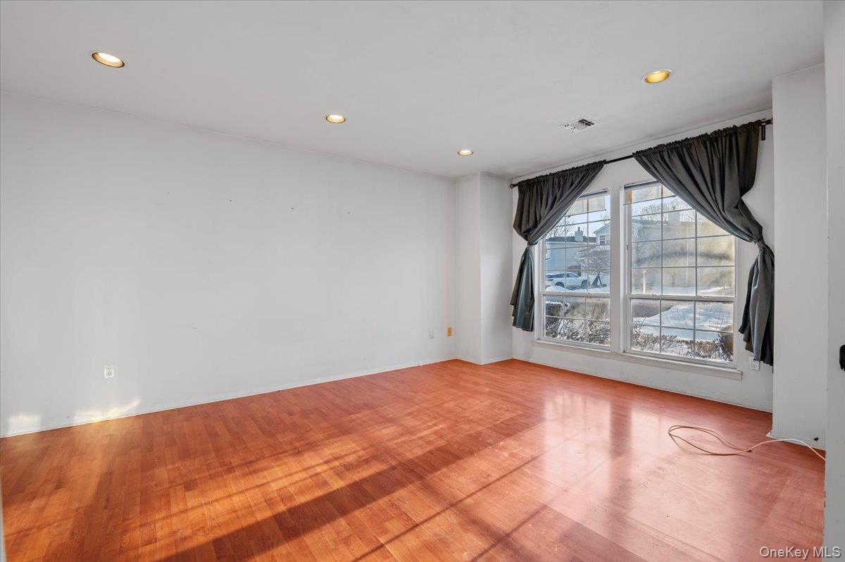 #3 photo, 205 Fairfield Drive, Holbrook , NY 11741