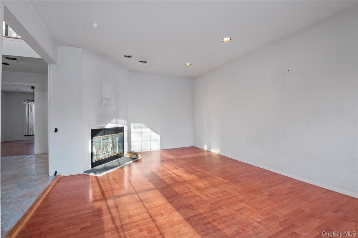 #4 photo, 205 Fairfield Drive, Holbrook , NY 11741