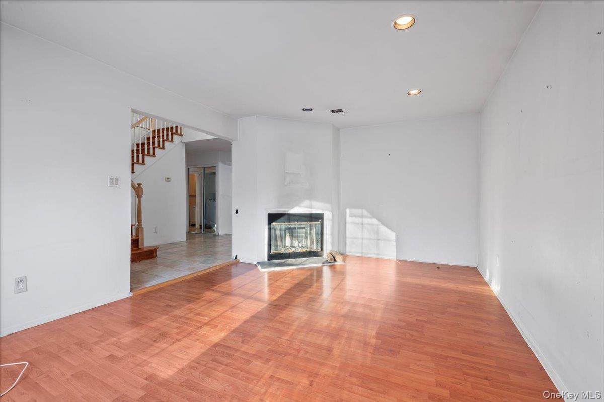 #5 photo, 205 Fairfield Drive, Holbrook , NY 11741