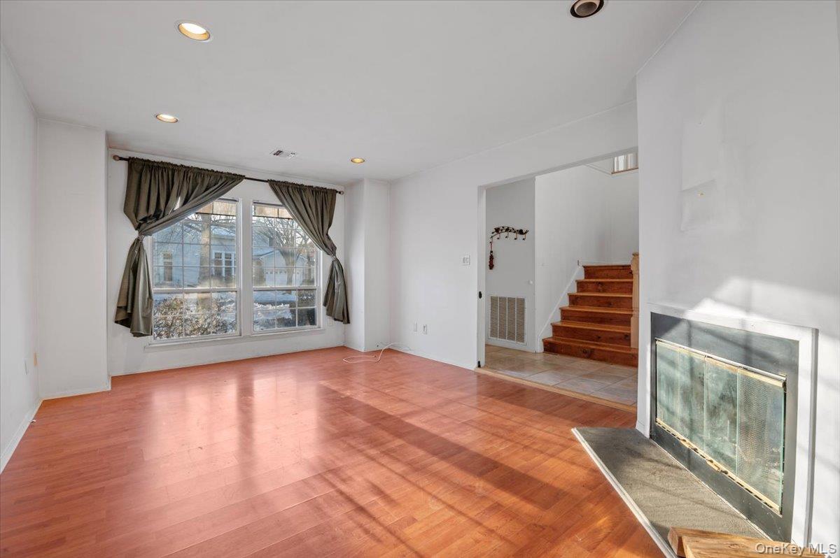 #6 photo, 205 Fairfield Drive, Holbrook , NY 11741