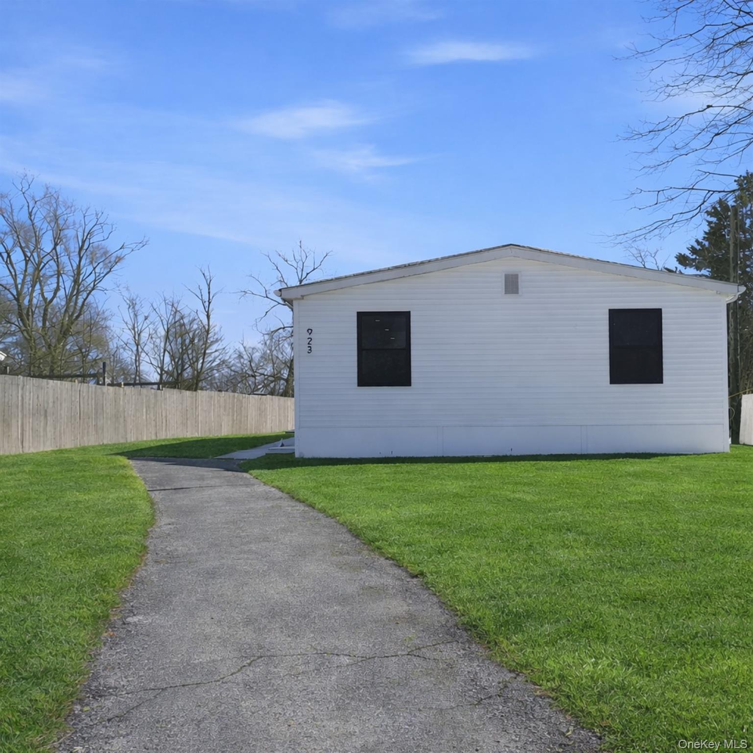 #1 photo, 923 E Main Street, 東長島 Riverhead , NY 11901